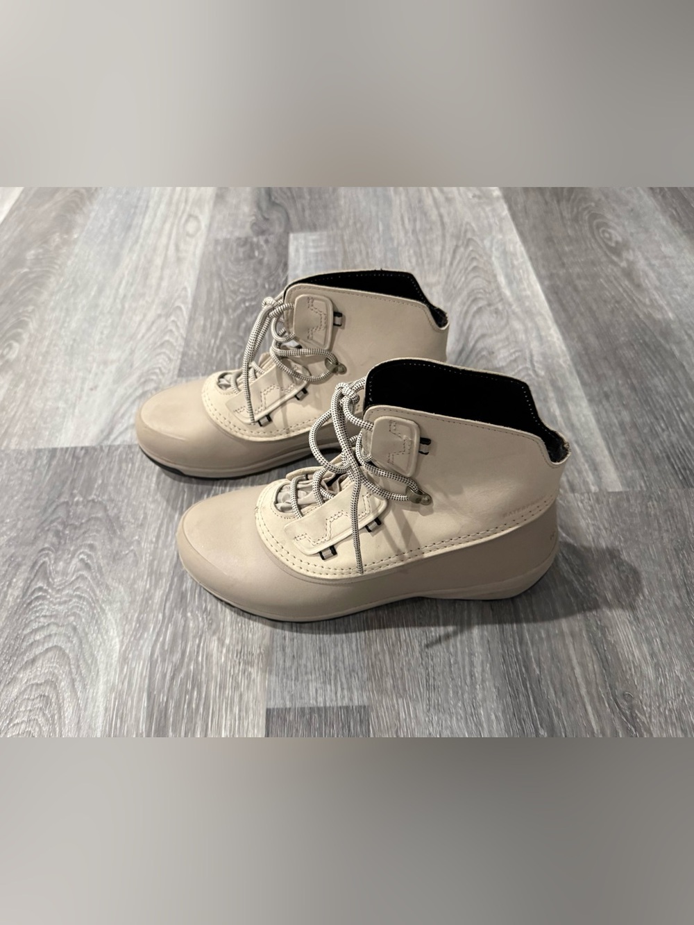 The North Face Women's Shorty Beige Lace-Up Ankle Waterproof Boots Size 10